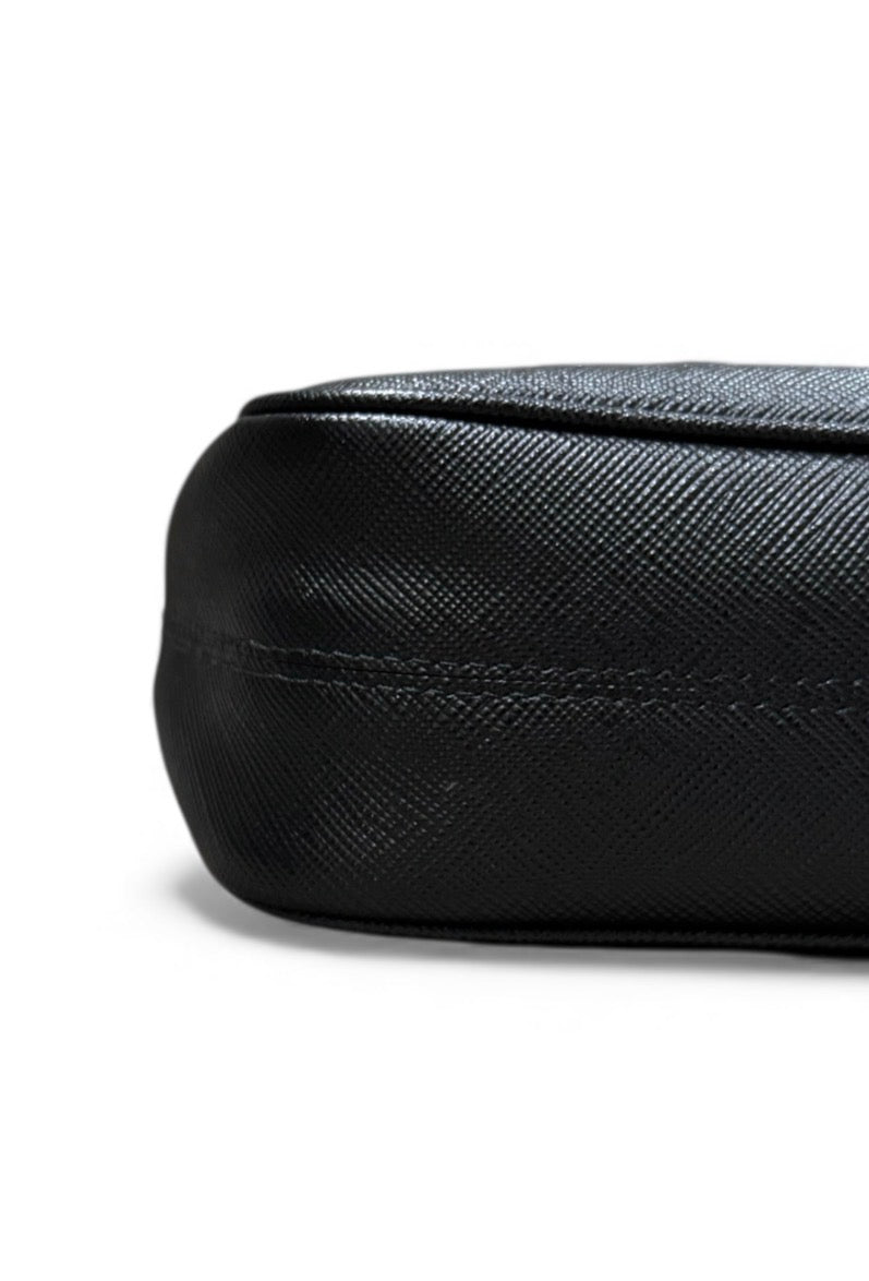 Prada Re-Edition 2005 in Pelle Saffiano