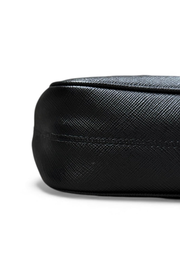 Prada Re-Edition 2005 in Pelle Saffiano