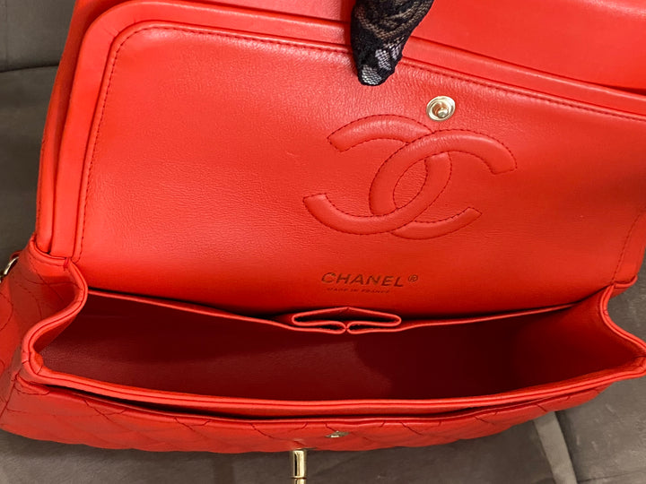 Chanel classica media