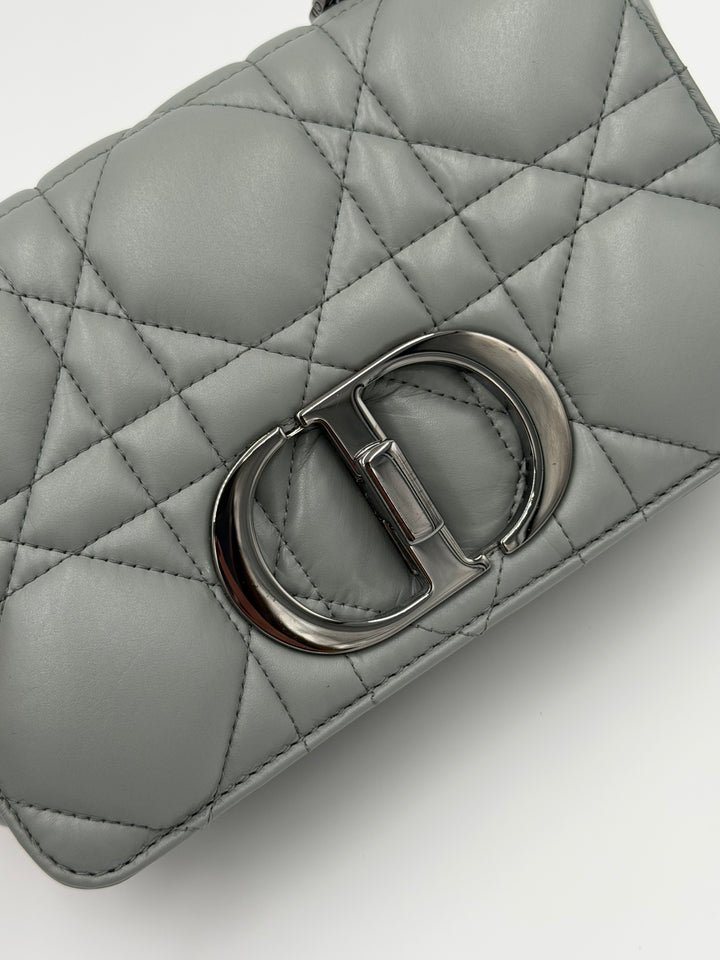 Dior Caro Flap piccola in pelle