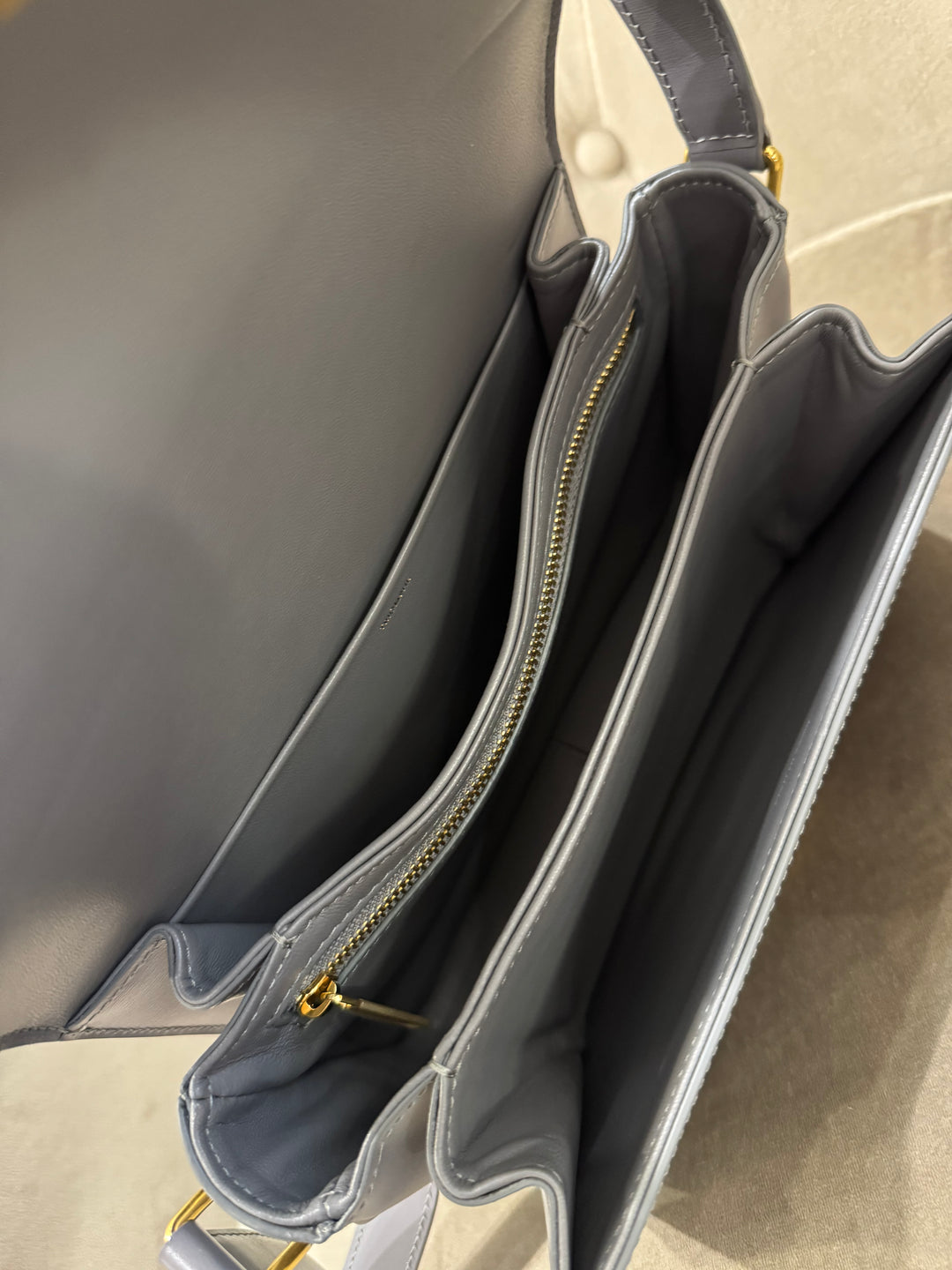 Borsa Celine Triomphe colore grigio antracite