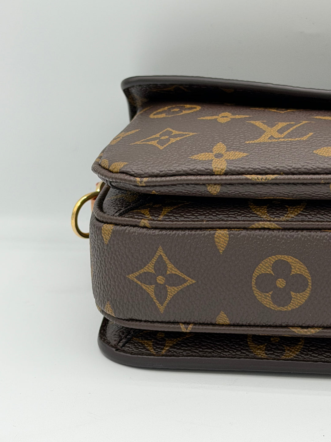 Louis Vuitton metis east west