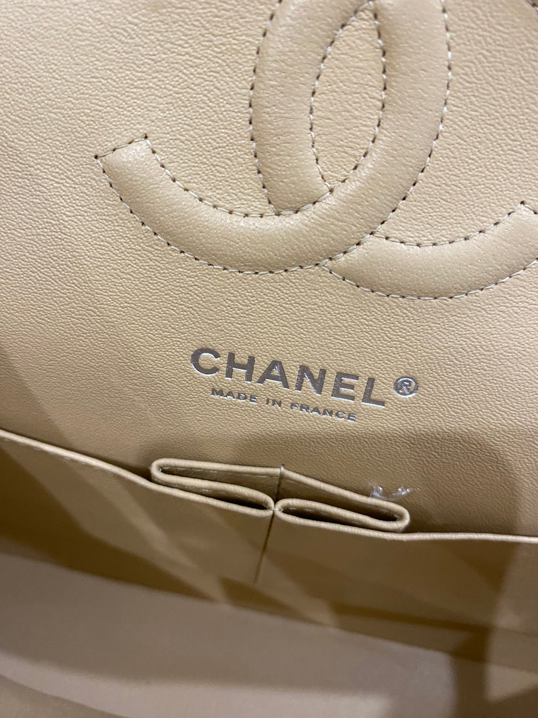 Chanel Classica media