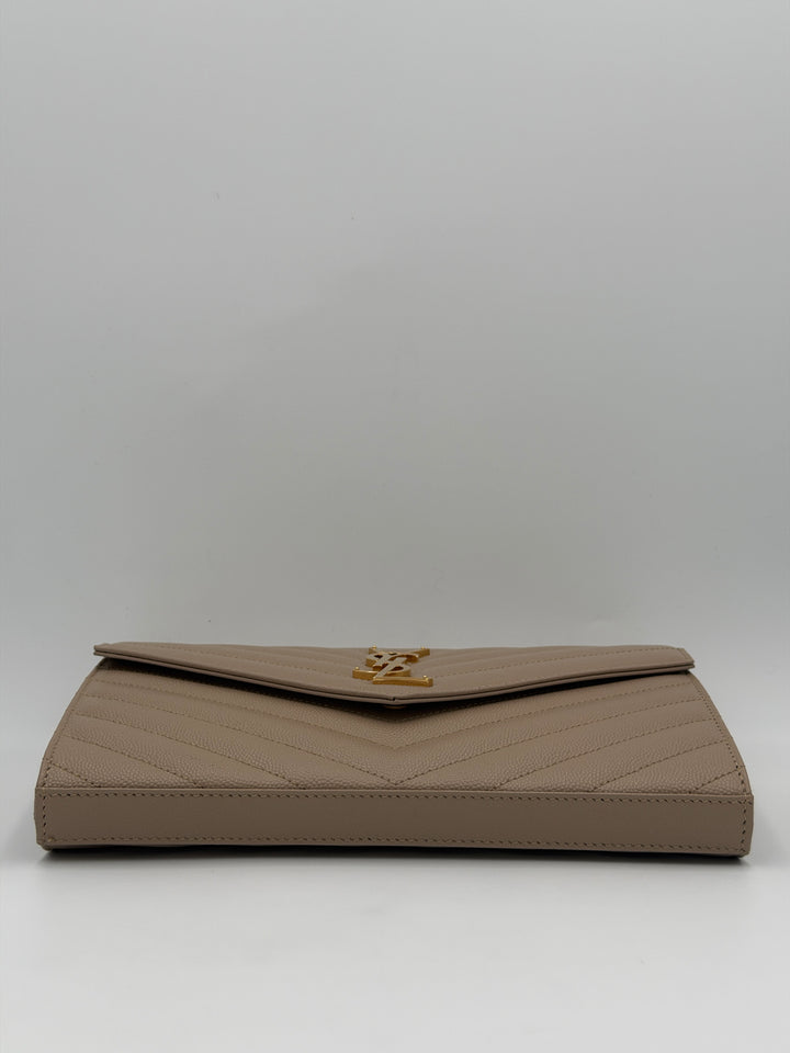 Saint Laurent pochette cassandre con catena