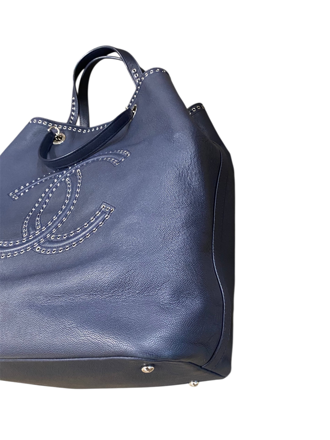 CHANEL
Grande shopper borchiata