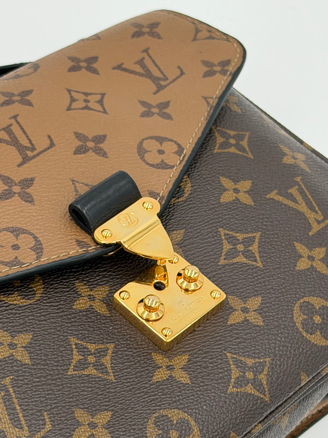Louis Vuitton Pochette Métis – Reverse