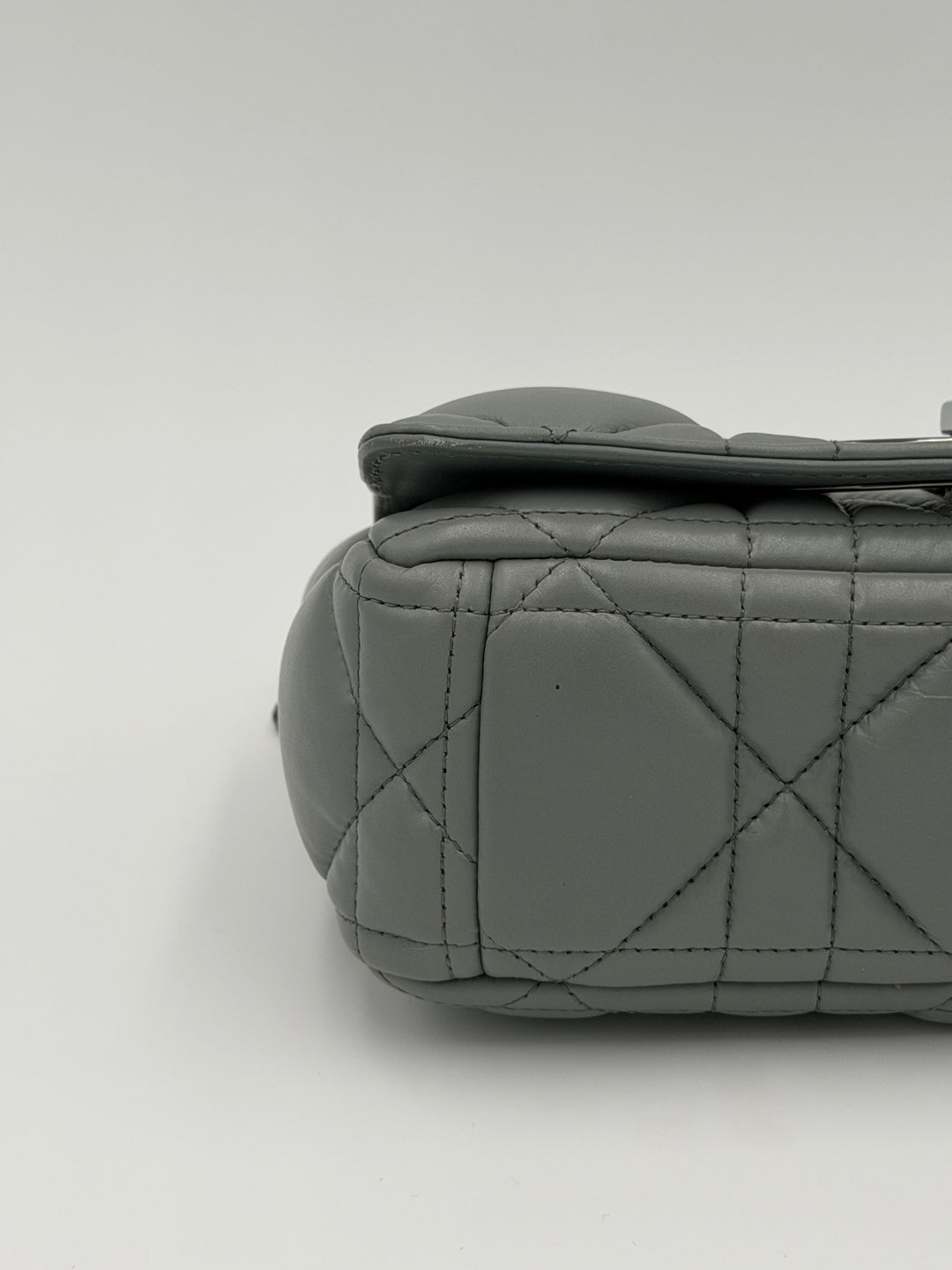 Dior Caro Flap piccola in pelle
