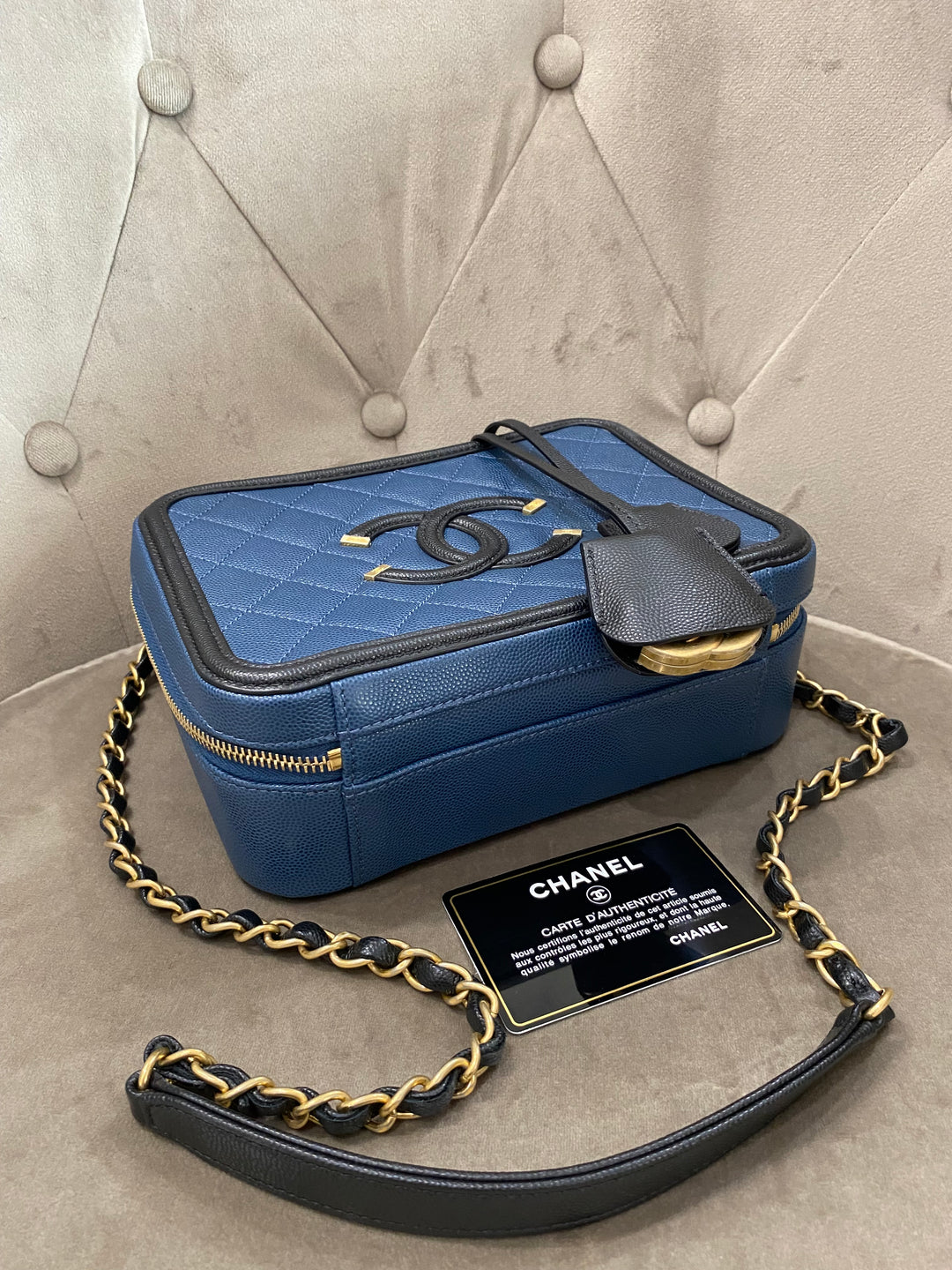 Chanel
Filigree Vanity Case Quilted Caviar Medium