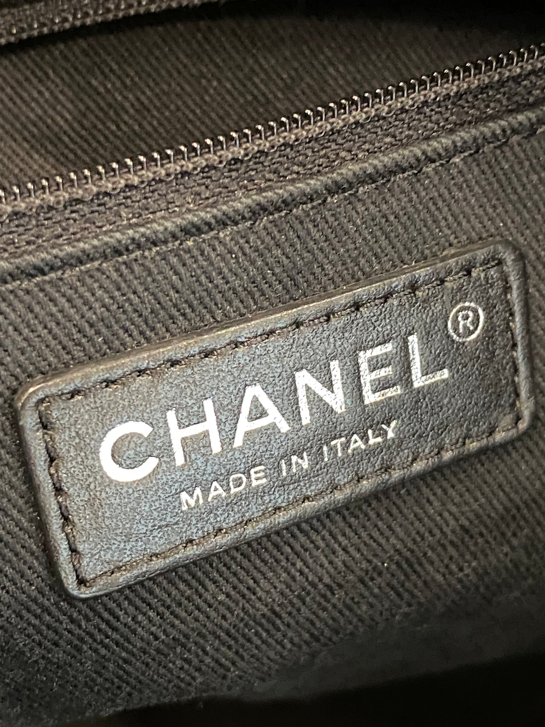 CHANEL
Grande shopper borchiata