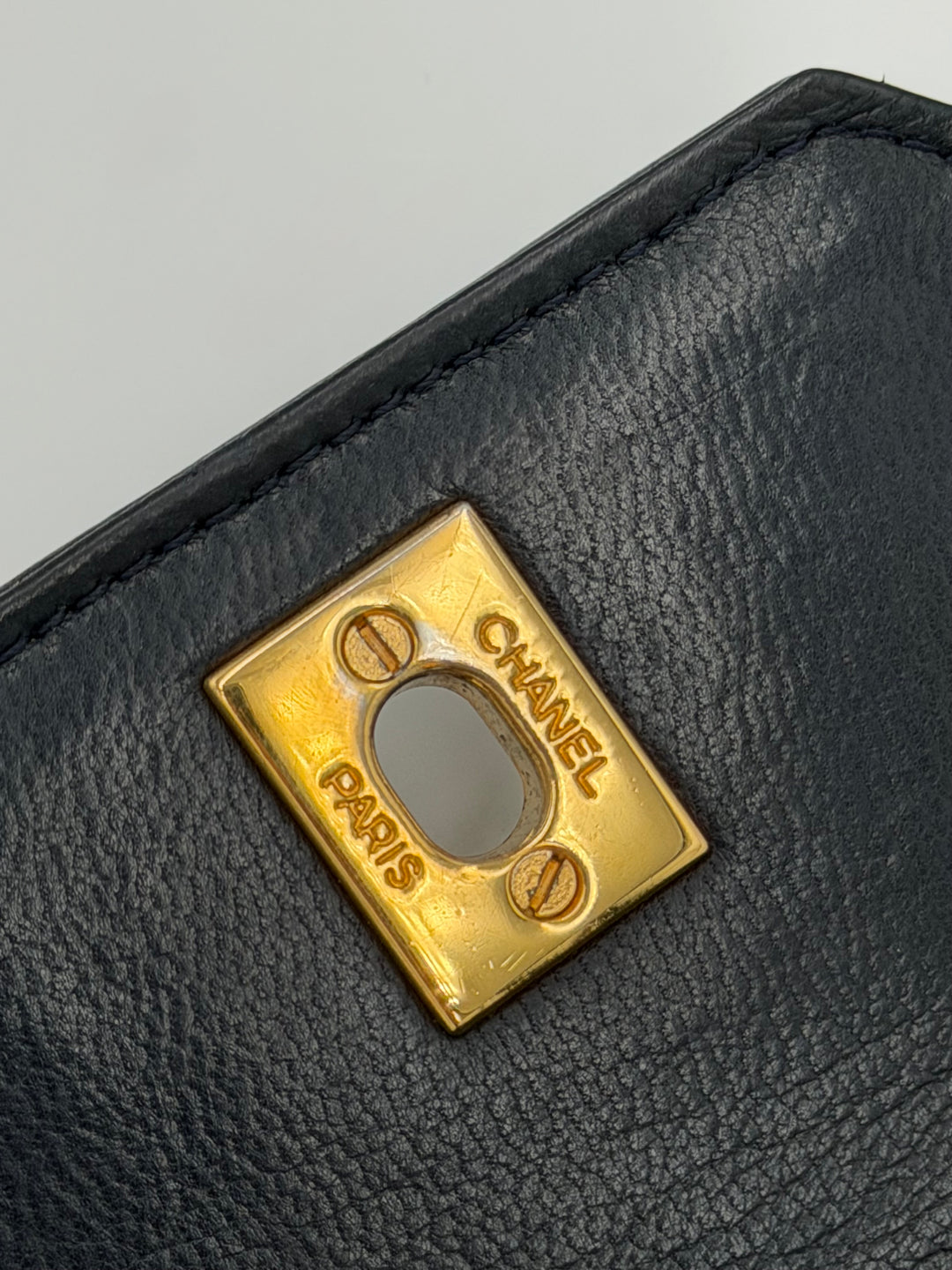 Chanel Pochette Vintage in Pelle di Lucertola Blu Notte (vista 9)