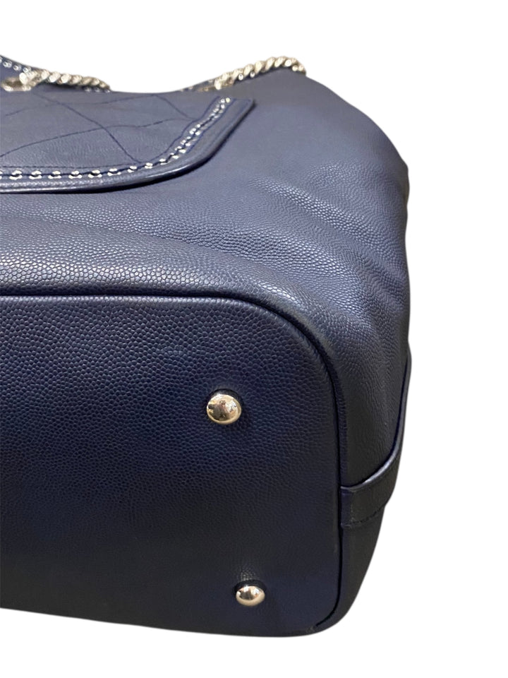 CHANEL
Grande shopper borchiata