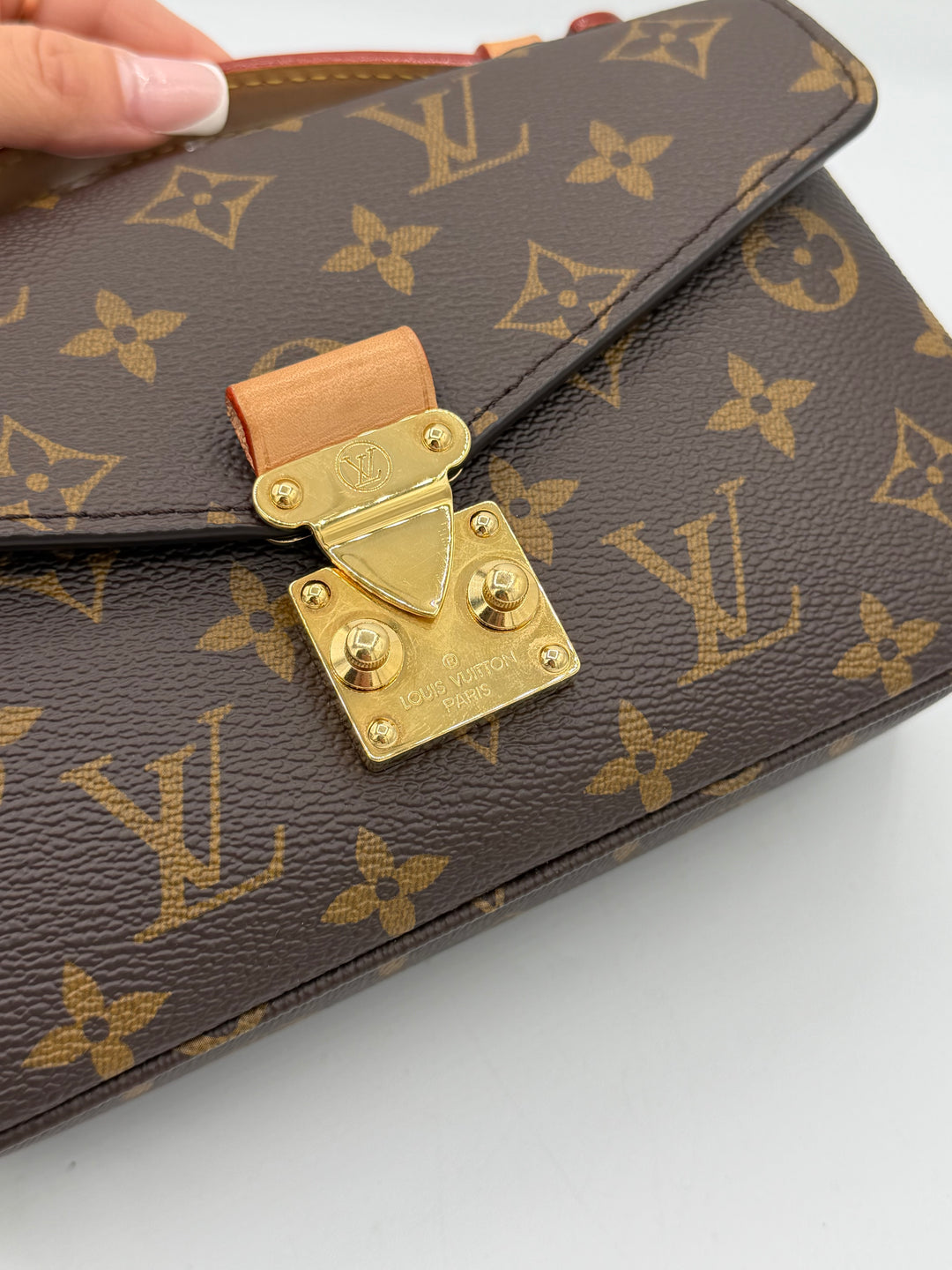 Louis Vuitton metis east west