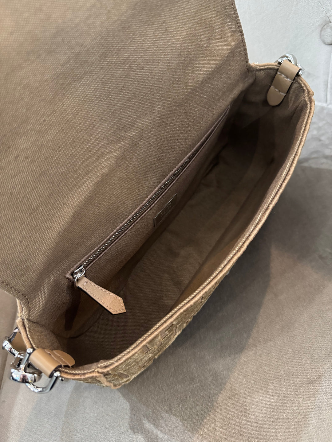 Fendi Baguette – Velluto con Monogram FF