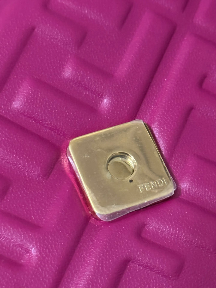 Fendi Phone Baguette in pelle