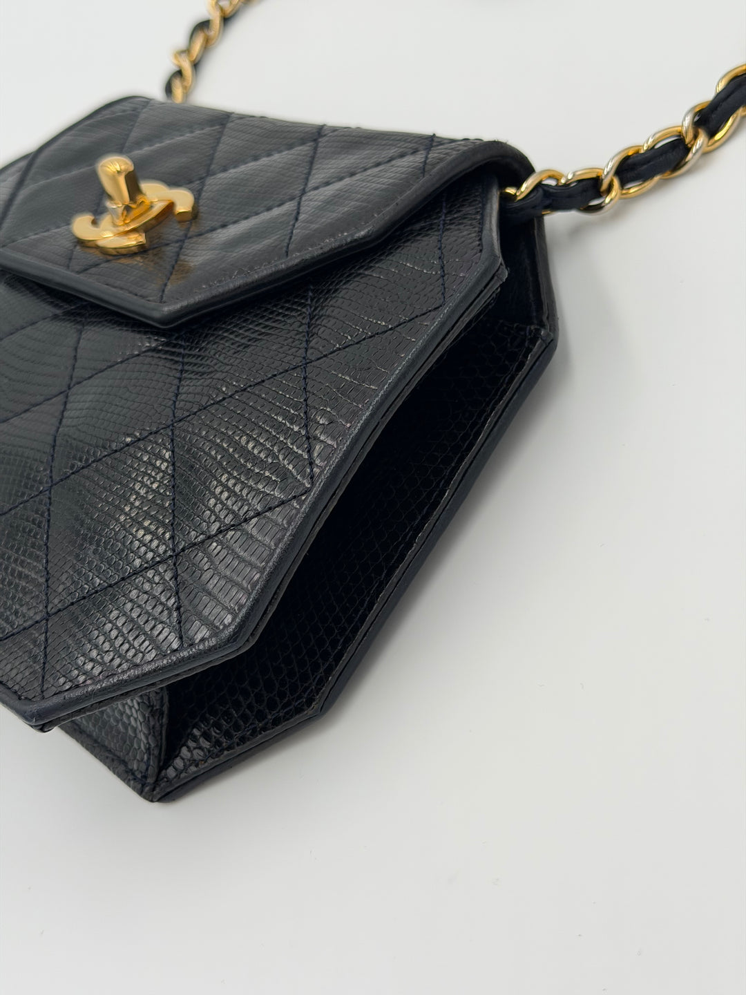 Chanel Pochette Vintage in Pelle di Lucertola Blu Notte (vista 5)