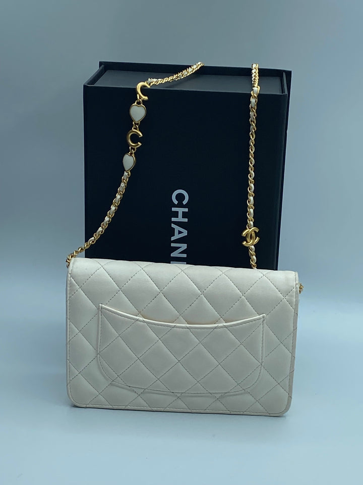 Chanel Wallet on chain woc