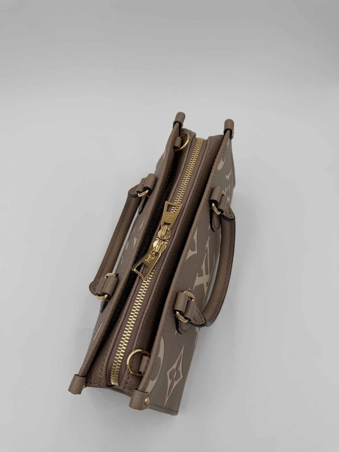Louis Vuitton OnTheGo East West