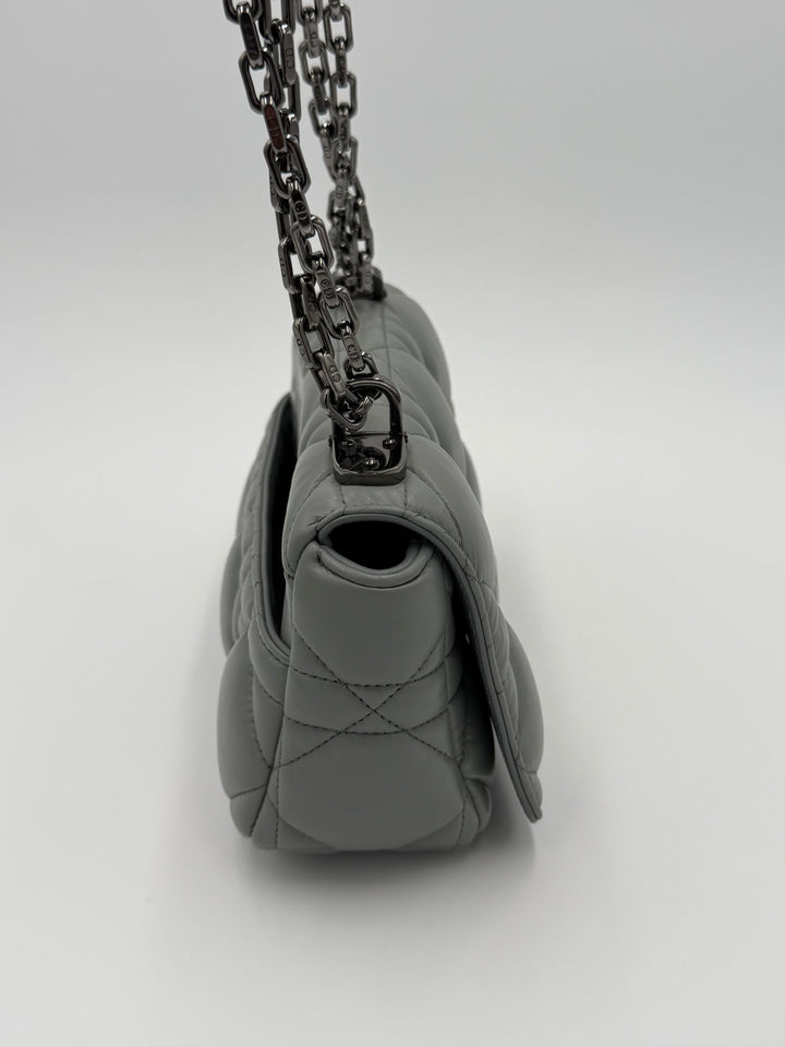 Dior Caro Flap piccola in pelle