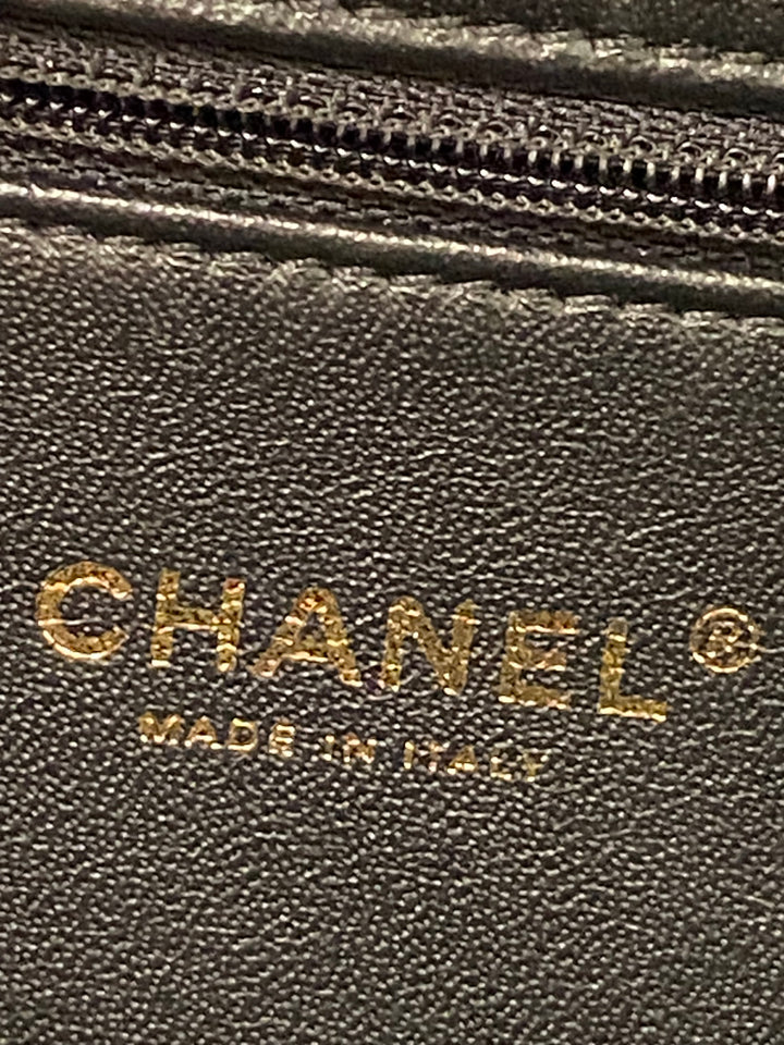 Chanel
Filigree Vanity Case Quilted Caviar Medium