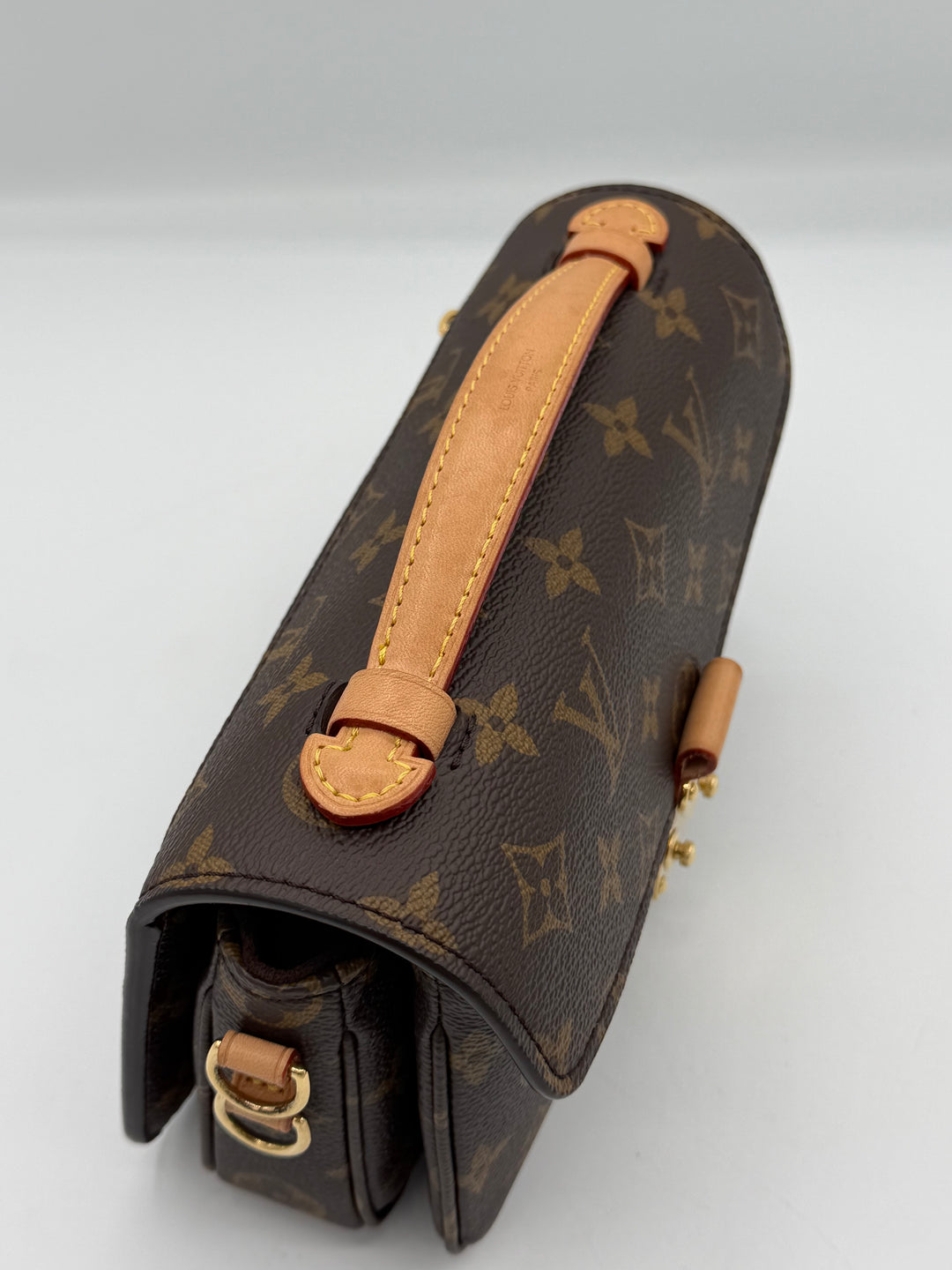 Louis Vuitton metis east west
