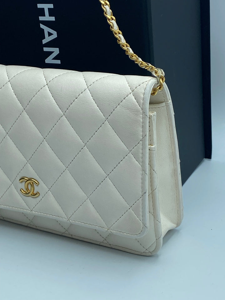 Chanel Wallet on chain woc