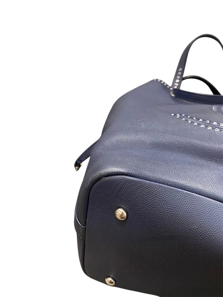 CHANEL
Grande shopper borchiata