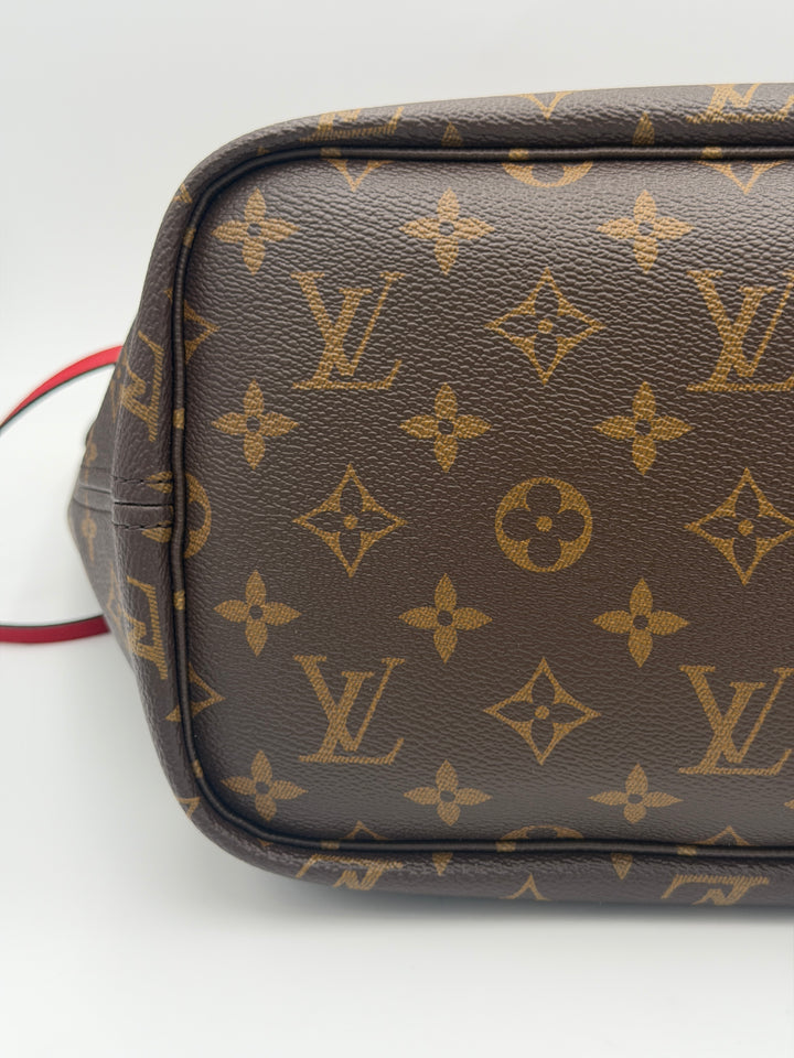 Louis Vuitton Neverfull Bandoulière Inside Out MM