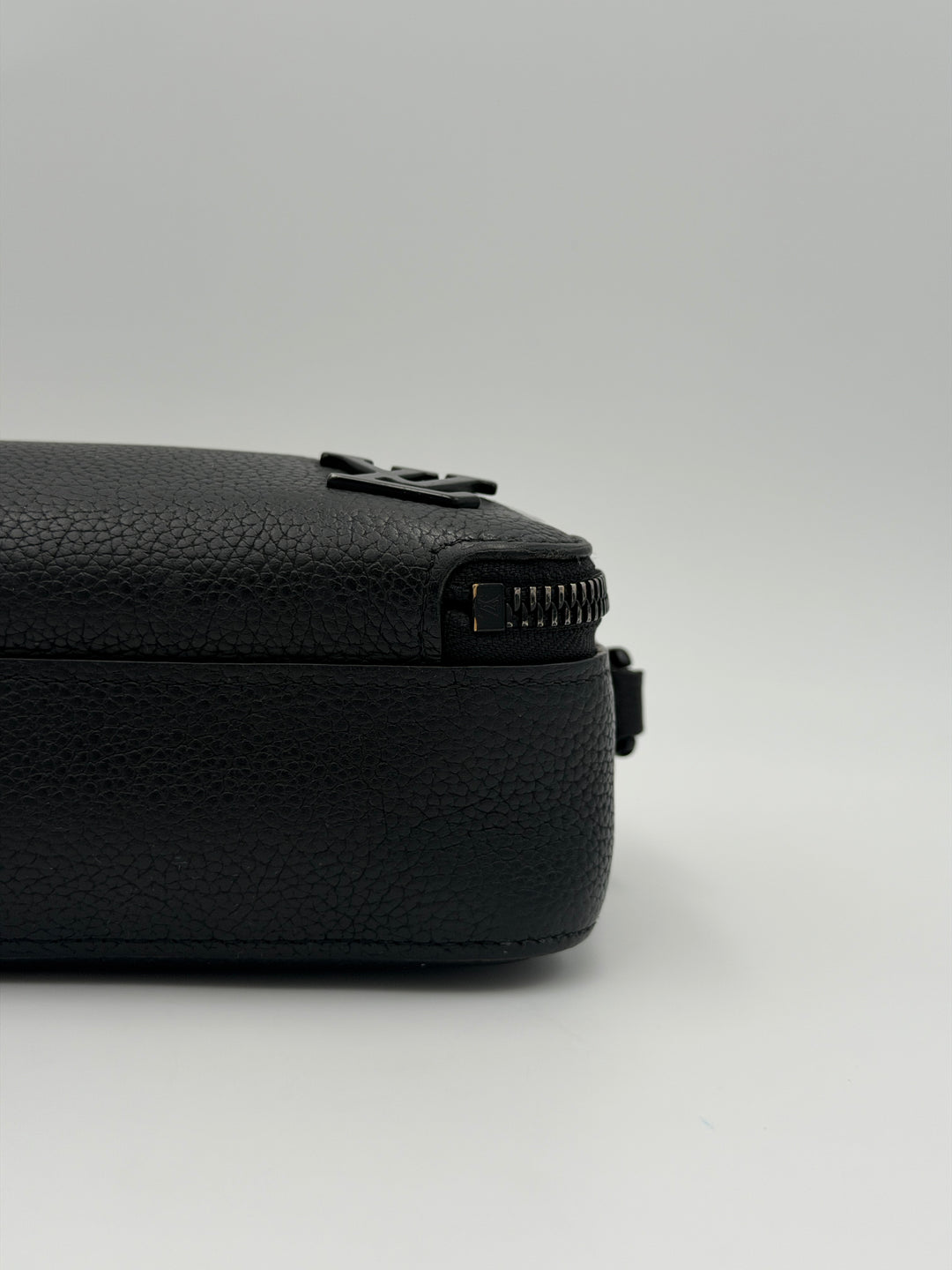 Louis Vuitton Alpha Wearable Wallet