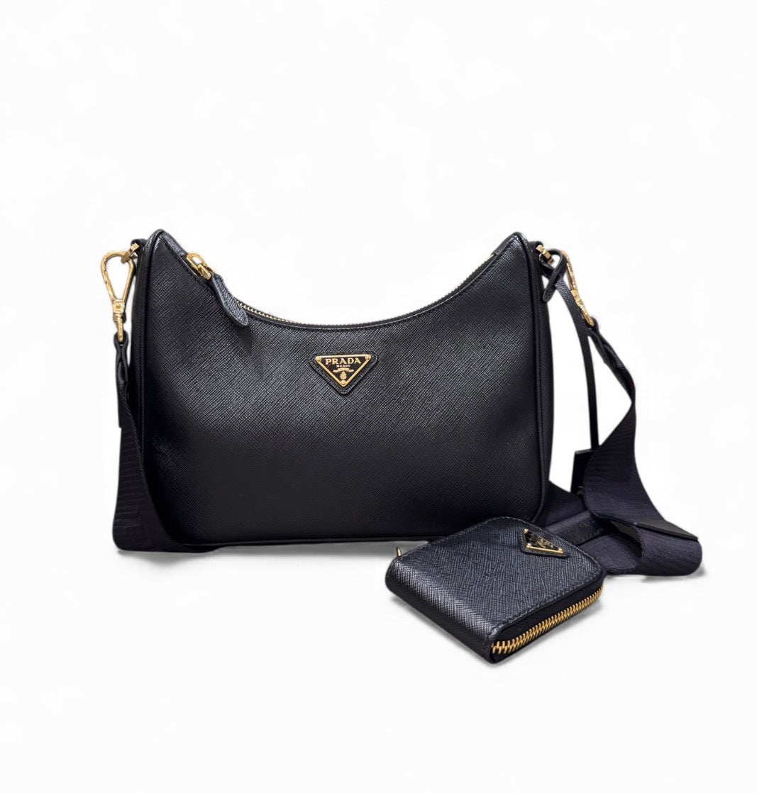 Prada Re-Edition 2005 in Pelle Saffiano
