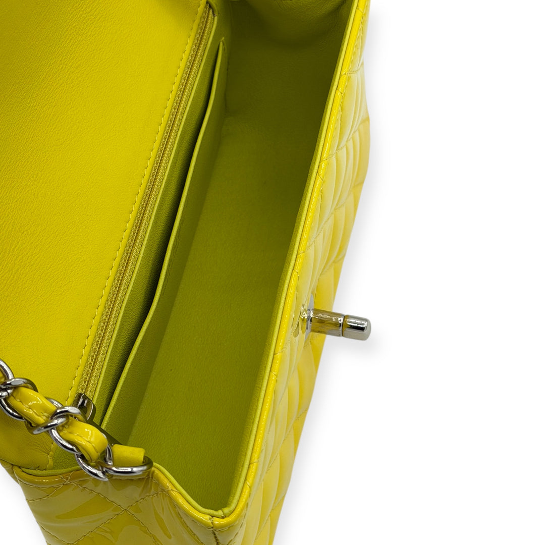 Chanel Mini Timeless in pelle verniciata