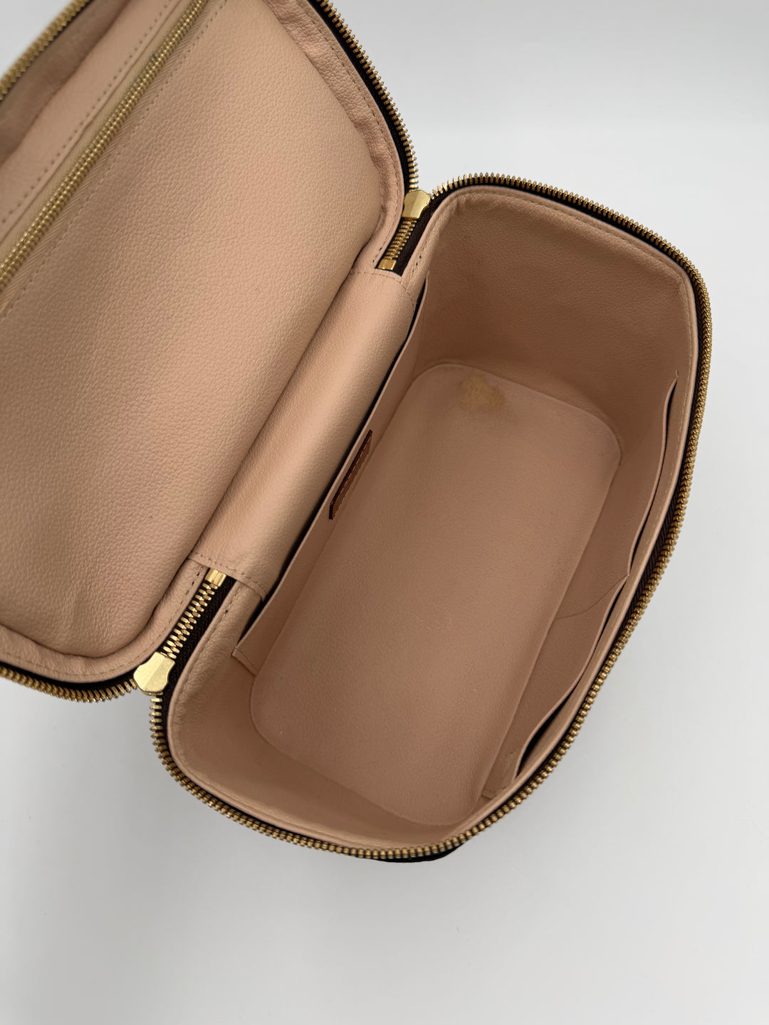 Louis Vuitton Beauty case Nice BB