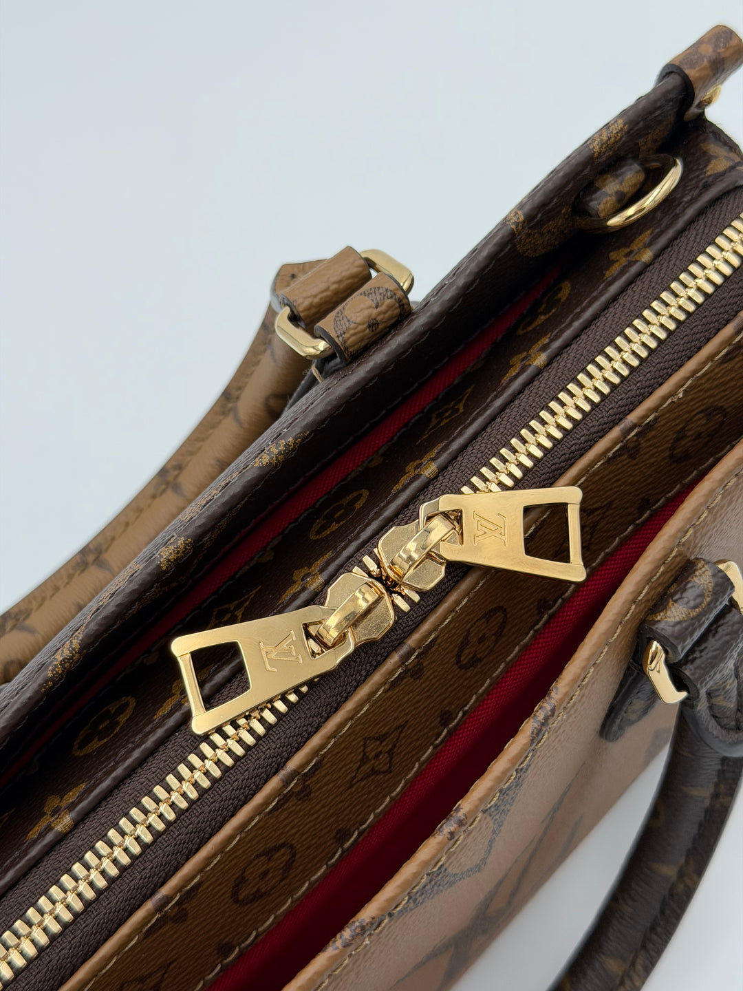 Louis Vuitton OnTheGo East West