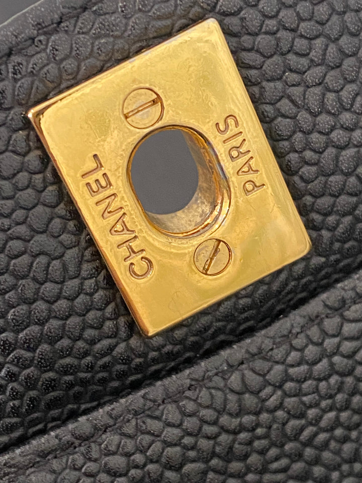 Borsa Chanel media