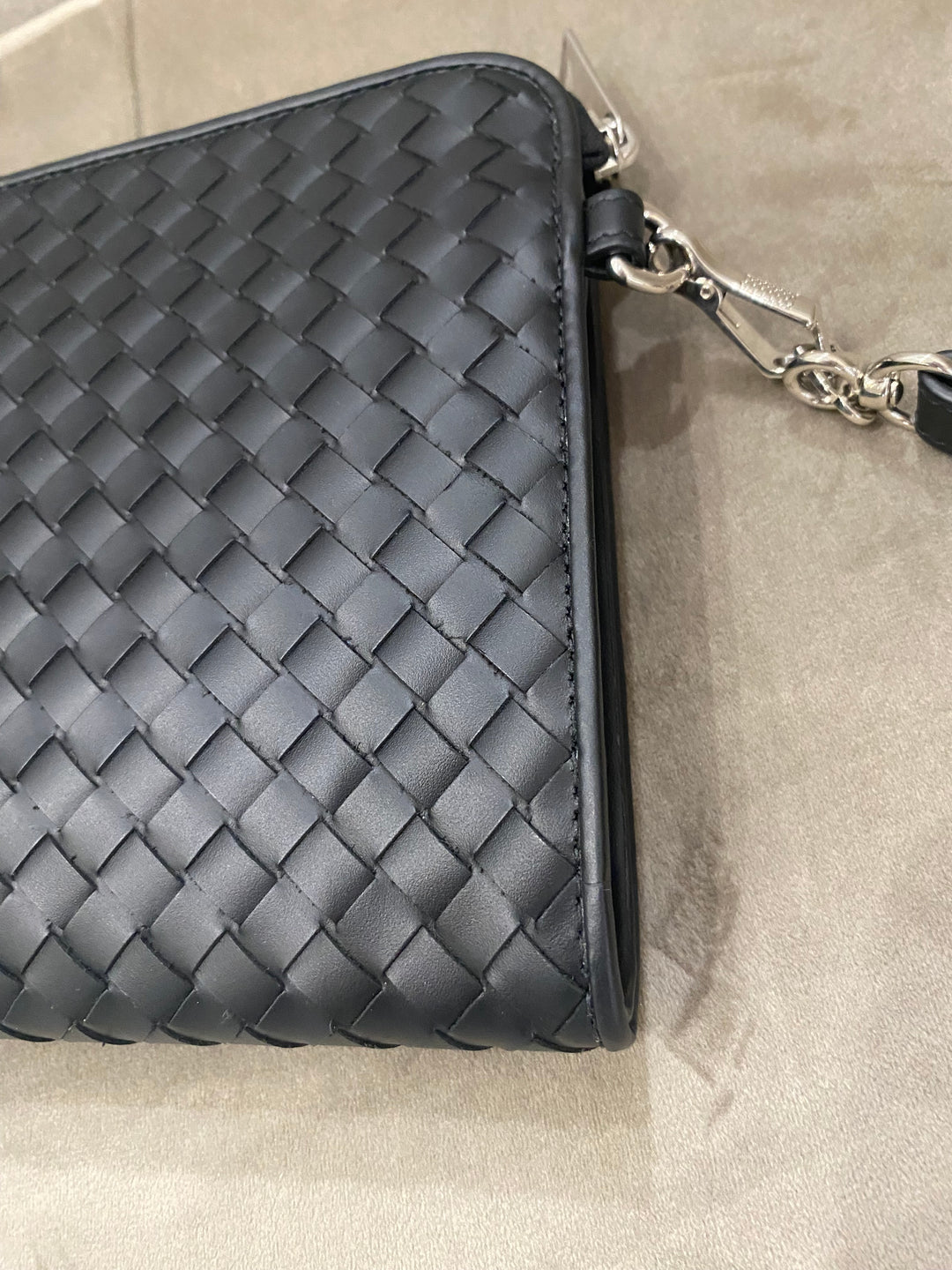 Pochette Bottega Veneta in pelle intrecciata nera