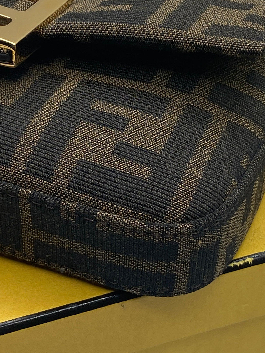 MINI BORSA A TRACOLLA FENDI