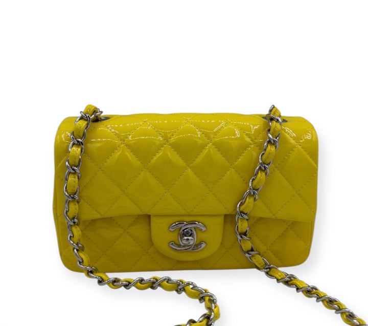 Chanel Mini Timeless in pelle verniciata