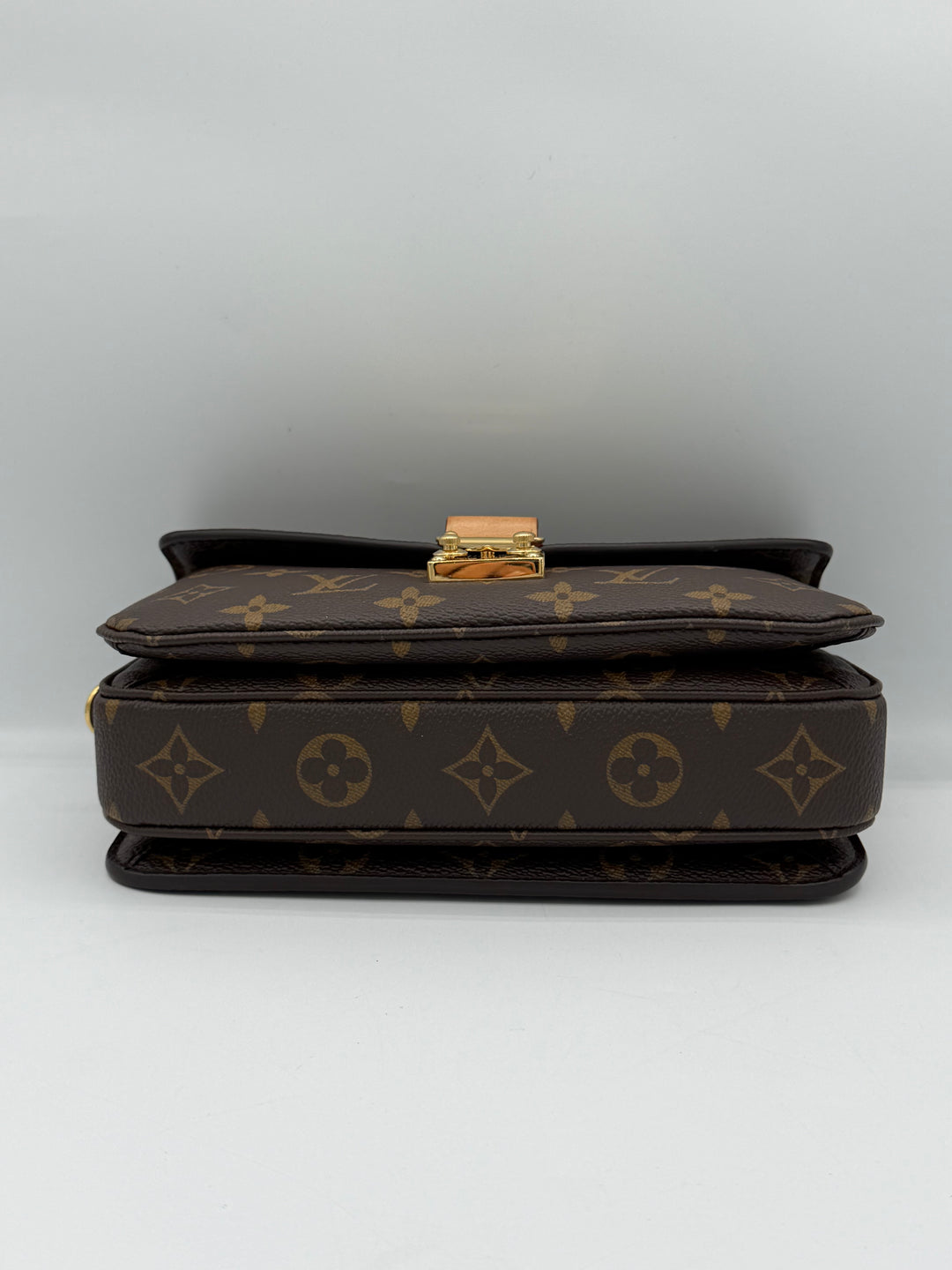 Louis Vuitton metis east west
