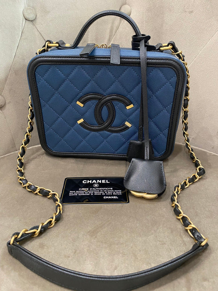 Chanel
Filigree Vanity Case Quilted Caviar Medium