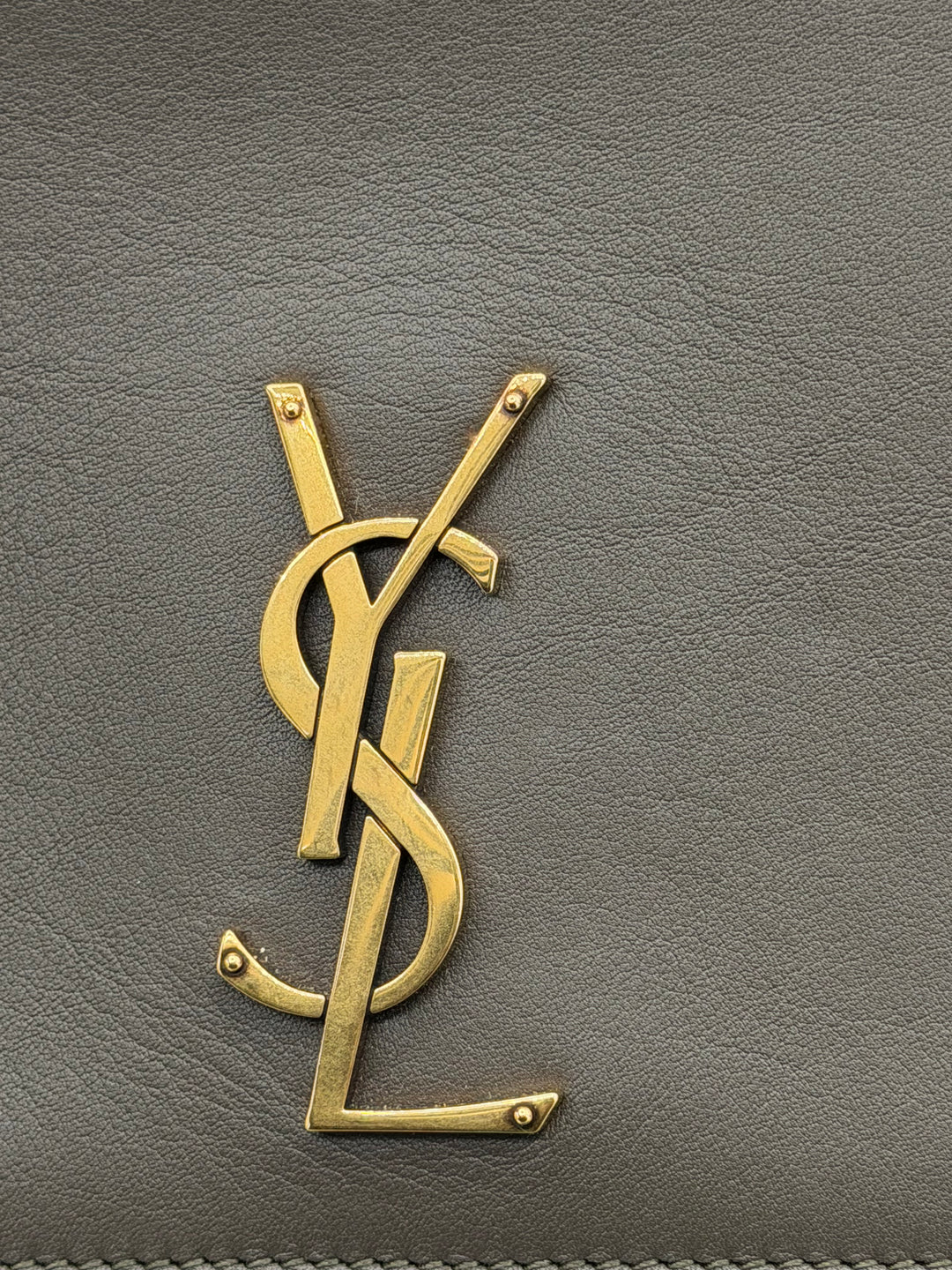 Saint Laurent Bisaccia NIKI in pelle 
LIGHT MUSK