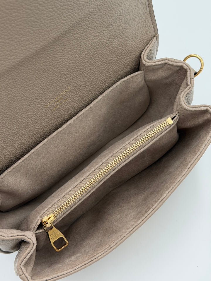 Louis Vuitton Pochette Métis East West