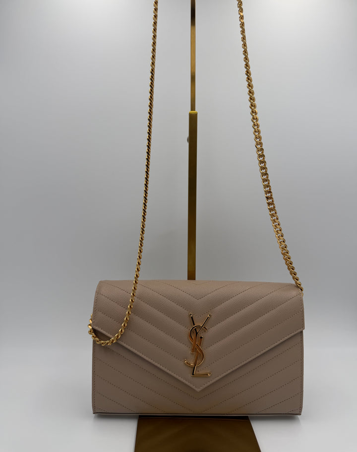 Saint Laurent pochette cassandre con catena