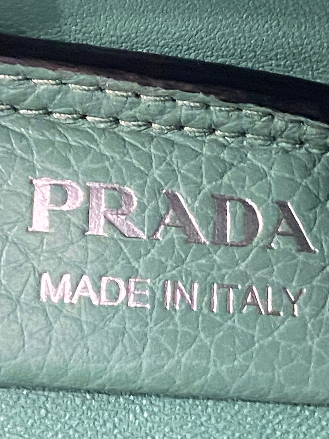 Prada tote small in pelle
