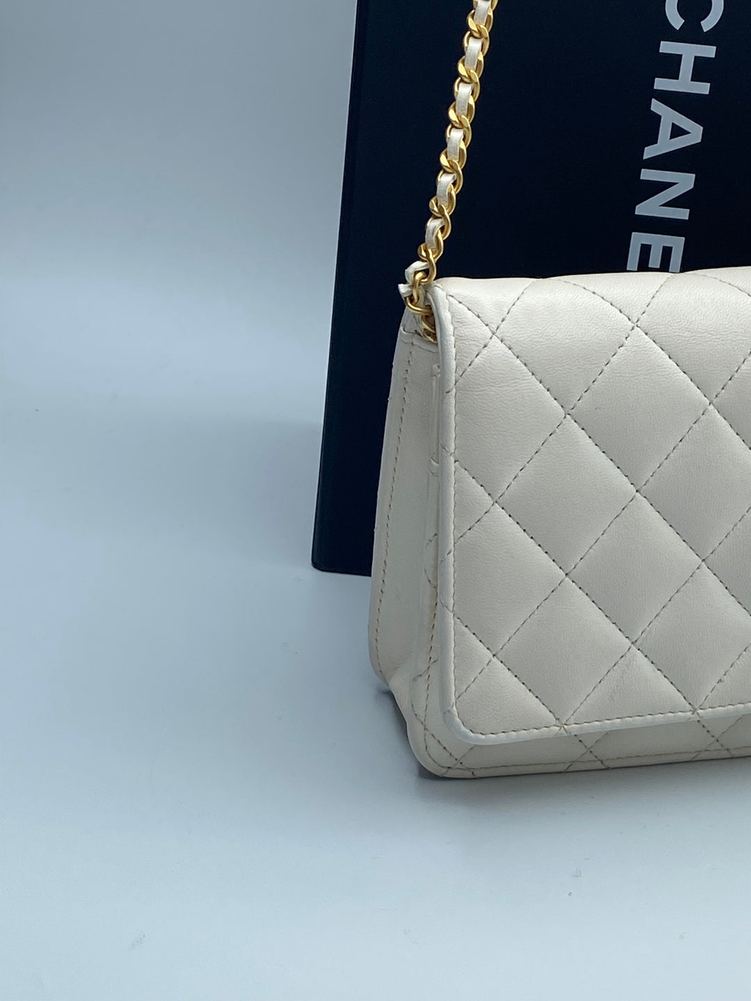 Chanel Wallet on chain woc