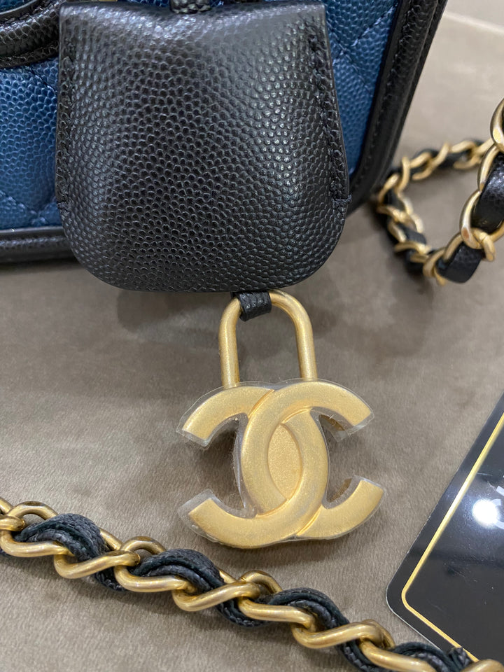 Chanel
Filigree Vanity Case Quilted Caviar Medium