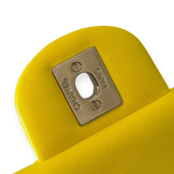 Chanel Mini Timeless in pelle verniciata