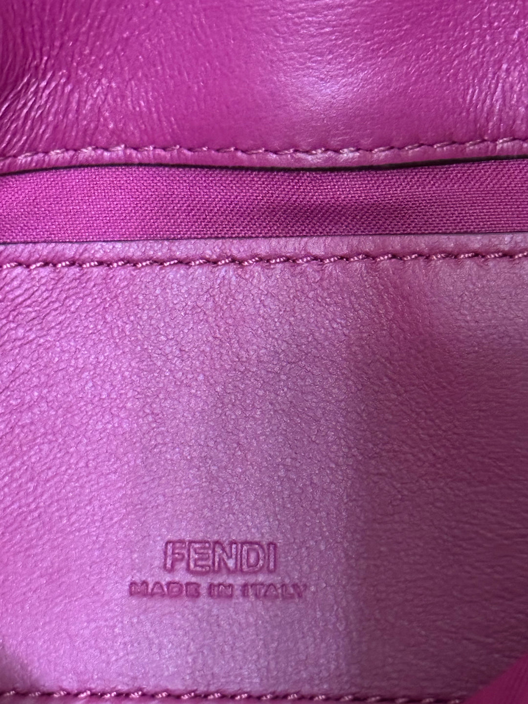 Fendi Phone Baguette in pelle
