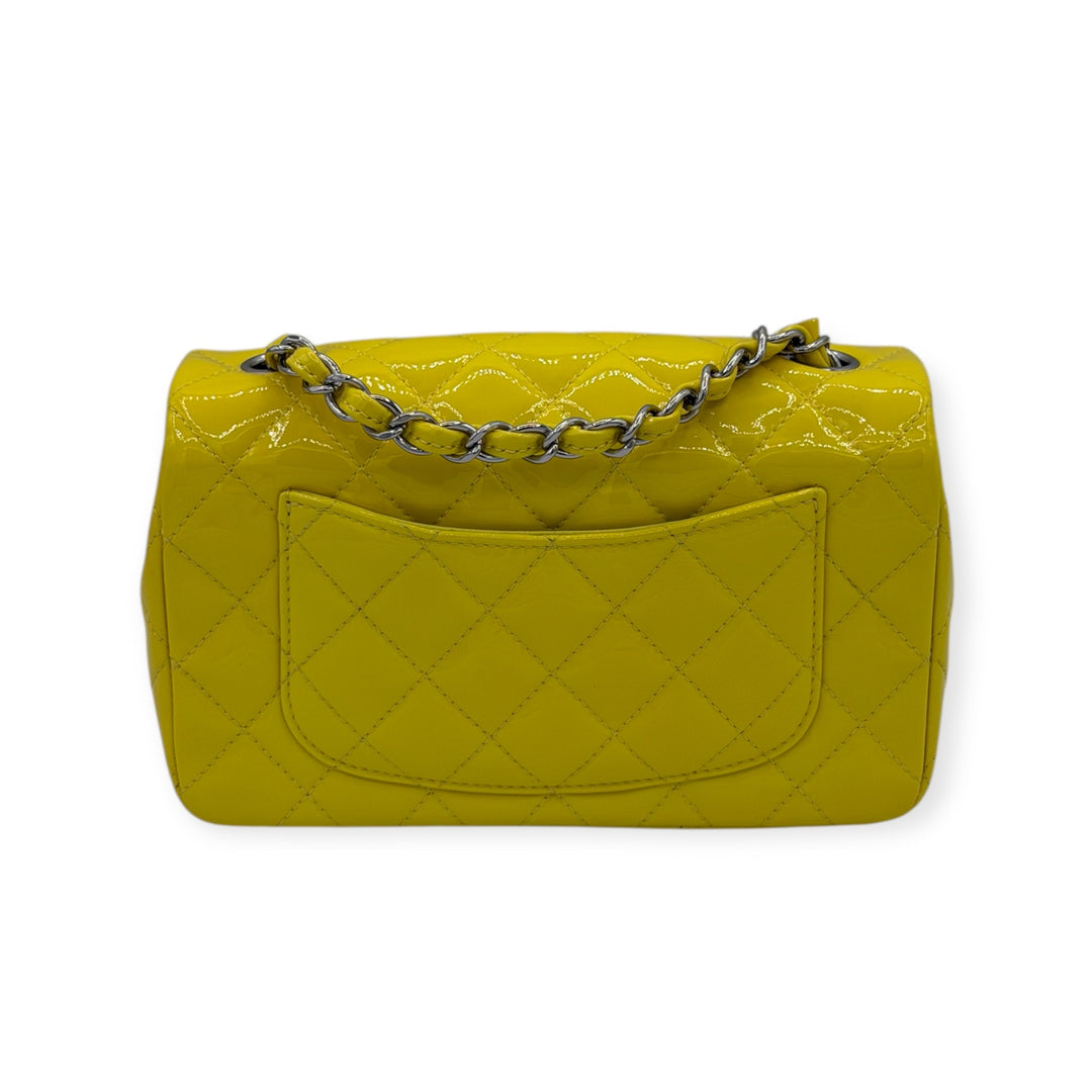 Chanel Mini Timeless in pelle verniciata