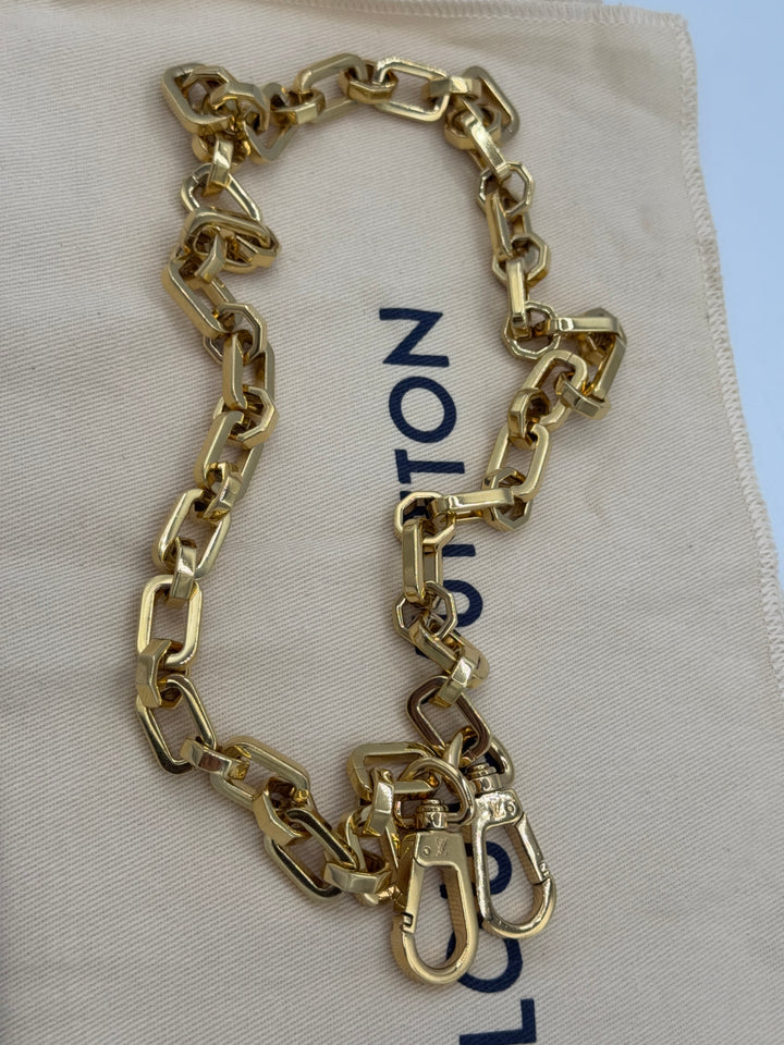 Louis Vuitton metis east west