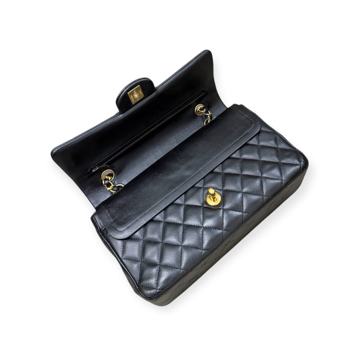 Chanel Classic flap media