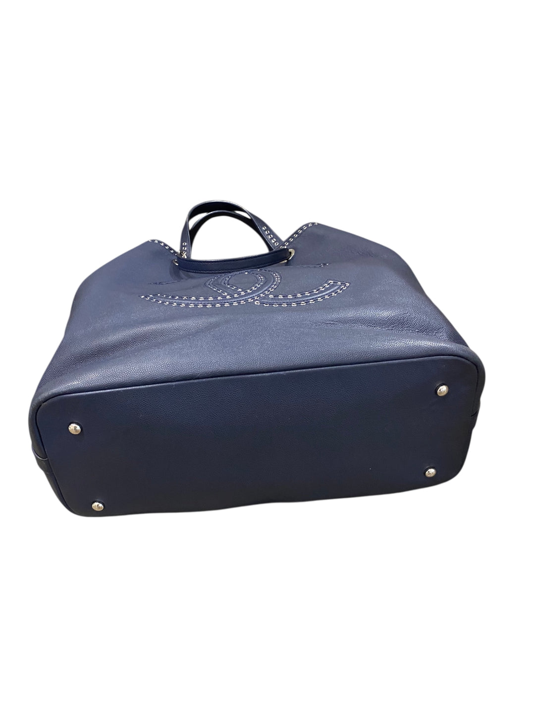 CHANEL
Grande shopper borchiata